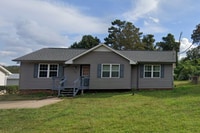 Building Photo - 3 bed & 2 bath in Saks! $200 off first months rent!