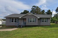 Building Photo - COMING SOON! 3 bed & 2 bath