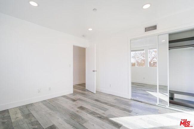 Building Photo - 1107 Carmona Ave