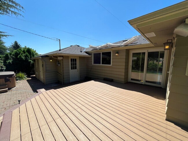 Building Photo - Amazing NE Portland 4Bd + 3Ba ~ House Sola...