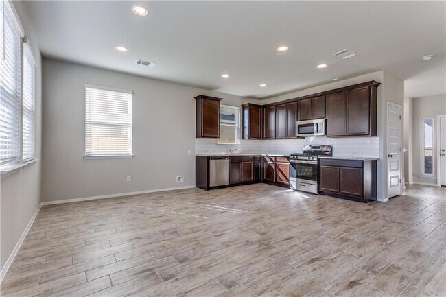 Building Photo - 131 Trailside Ln