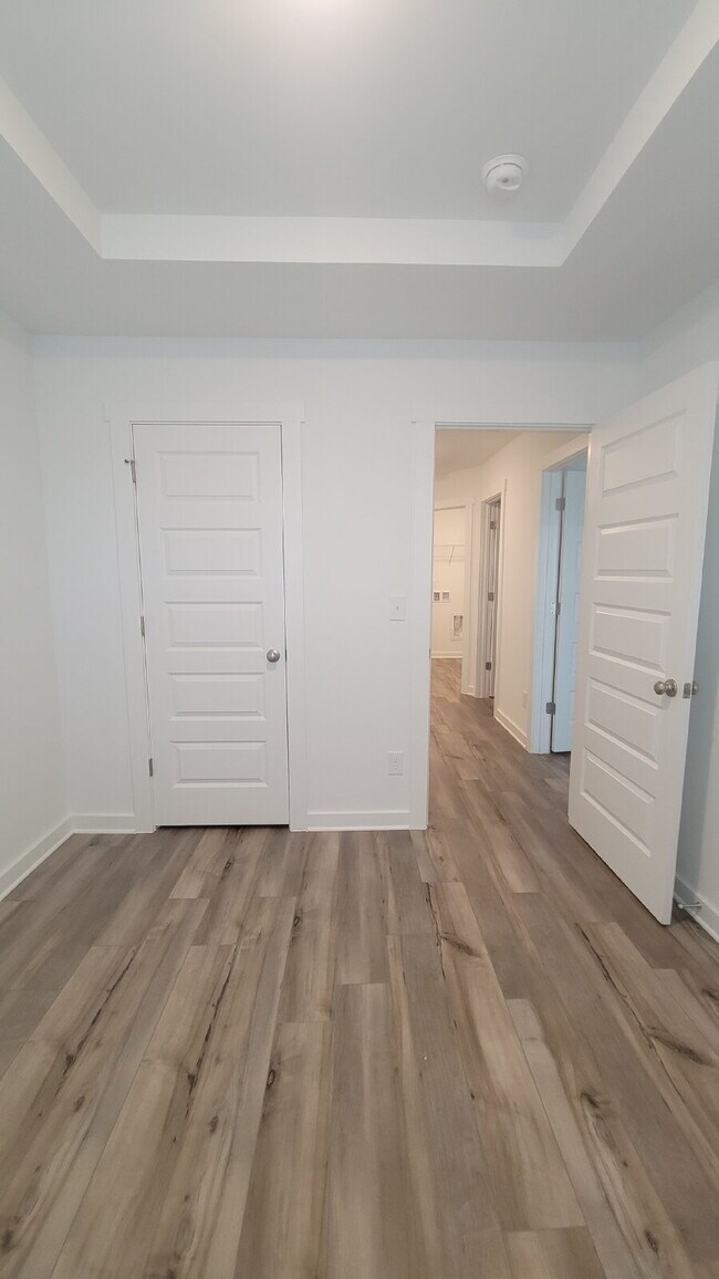 Building Photo - 7589 Discovery Pt Dr NW