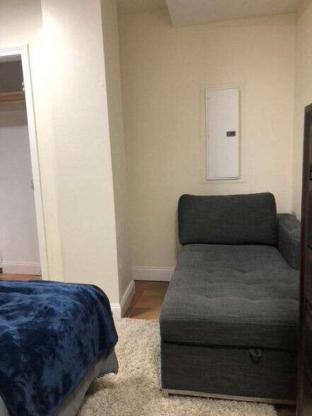 Building Photo - 109 Strathmore Rd