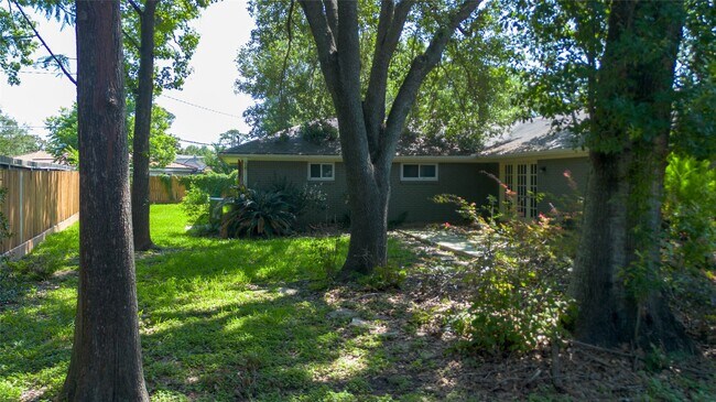 Building Photo - 5338 Creekbend Dr