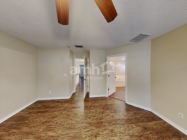 Building Photo - 17756 Oak Bridge St
