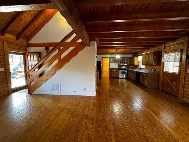 Building Photo - 257 Kim St