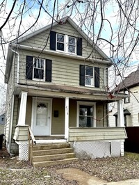 Building Photo - Four bedroom one bathroom home for rent