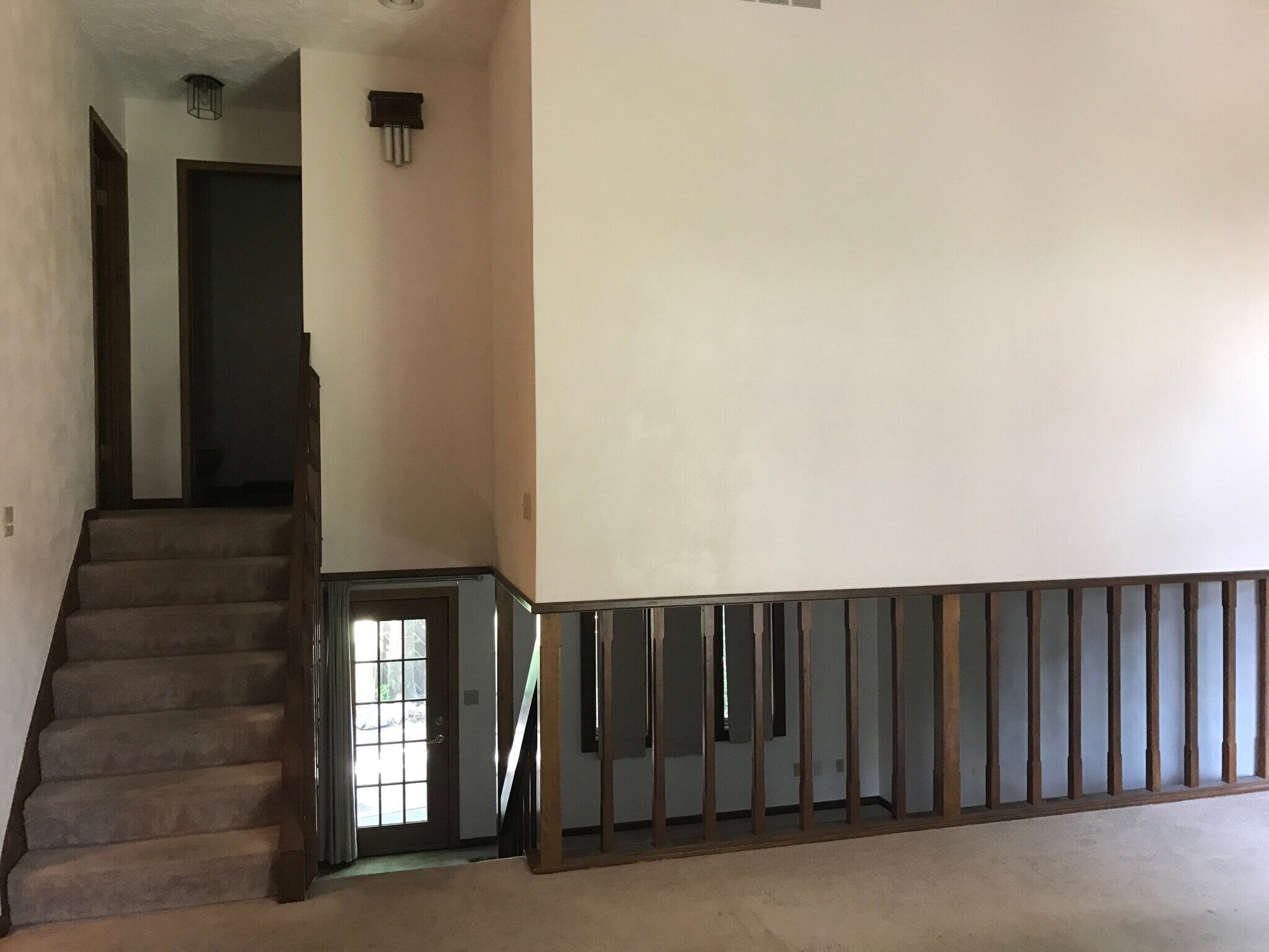 Building Photo - 1458 Eastview Dr