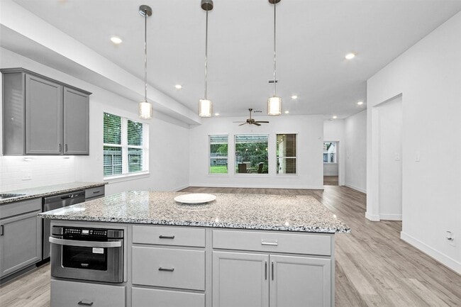 Building Photo - 29019 Pine Forest Dr