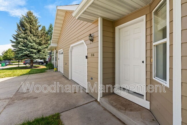 Building Photo - 306 Golden Valley Dr
