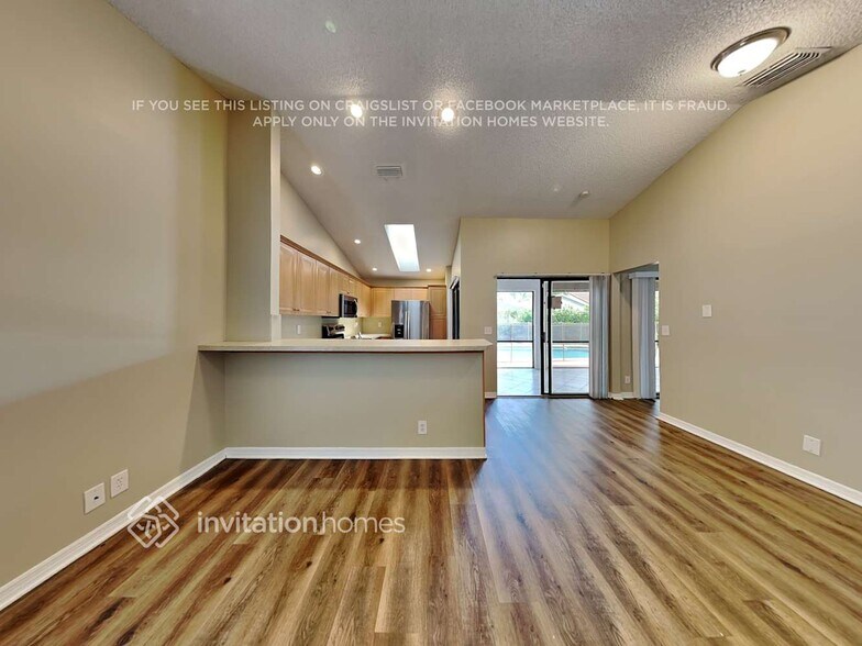 Building Photo - 6625 NW 48th Manor
