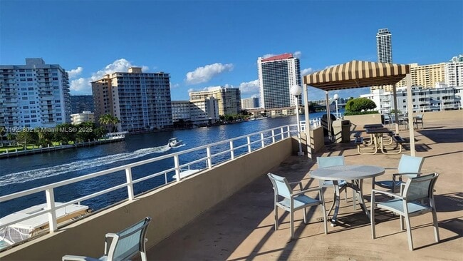 Building Photo - 1985 S Ocean Dr