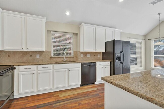 Building Photo - 6205 Clarion Dr