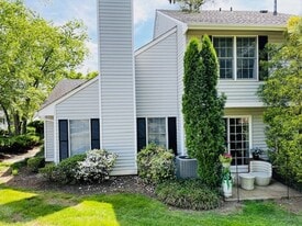Building Photo - 164 Milkweed Ct