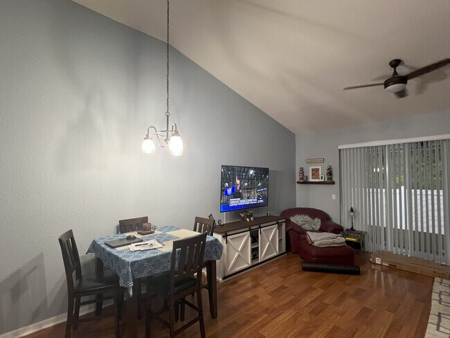 Living Room - 2121 Winterset Dr