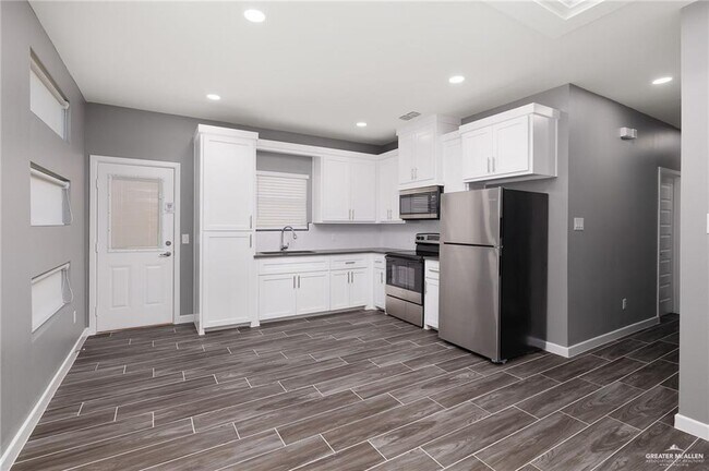 Building Photo - 503-505 W Farm to Market 495