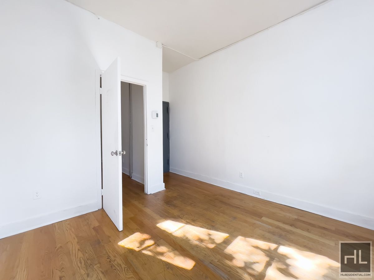 Building Photo - 2BR 2BA On Bushwick/Ridgewood Border