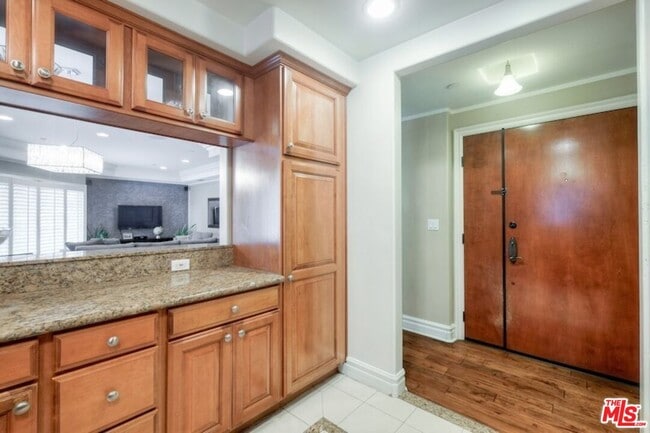 Building Photo - 11578 Iowa Ave