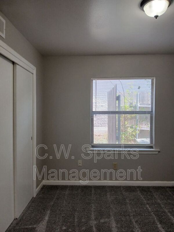 Building Photo - 635 Highfall Dr