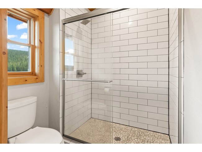 Building Photo - Beautiful Home on 10 Actre