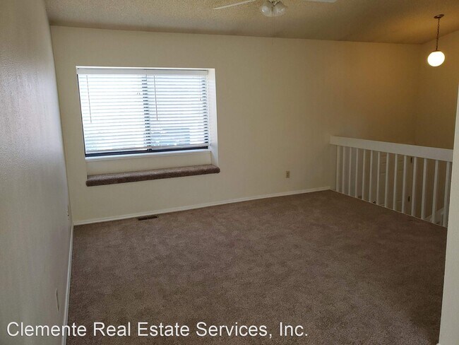 Building Photo - 3 br, 1.5 bath House - 4075 Dolphin Circle