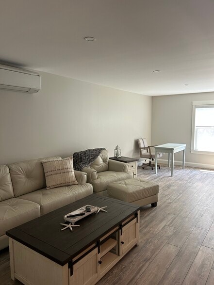 work space - 5 Woodgate Rd