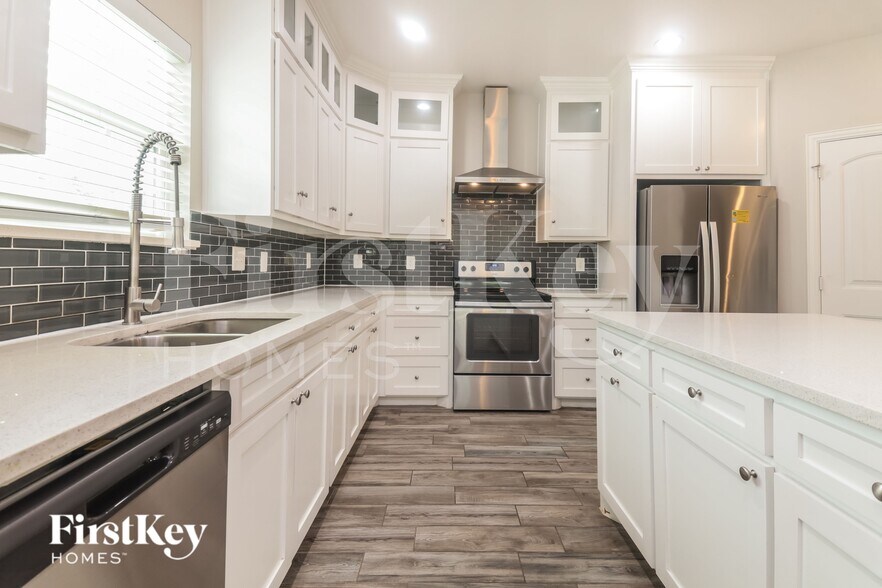 Building Photo - 4030 Vineyard Dr