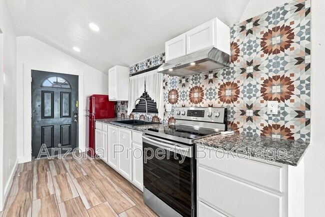 Building Photo - 1128 E Almeria Rd
