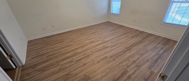 Building Photo - Prime Location Townhouse