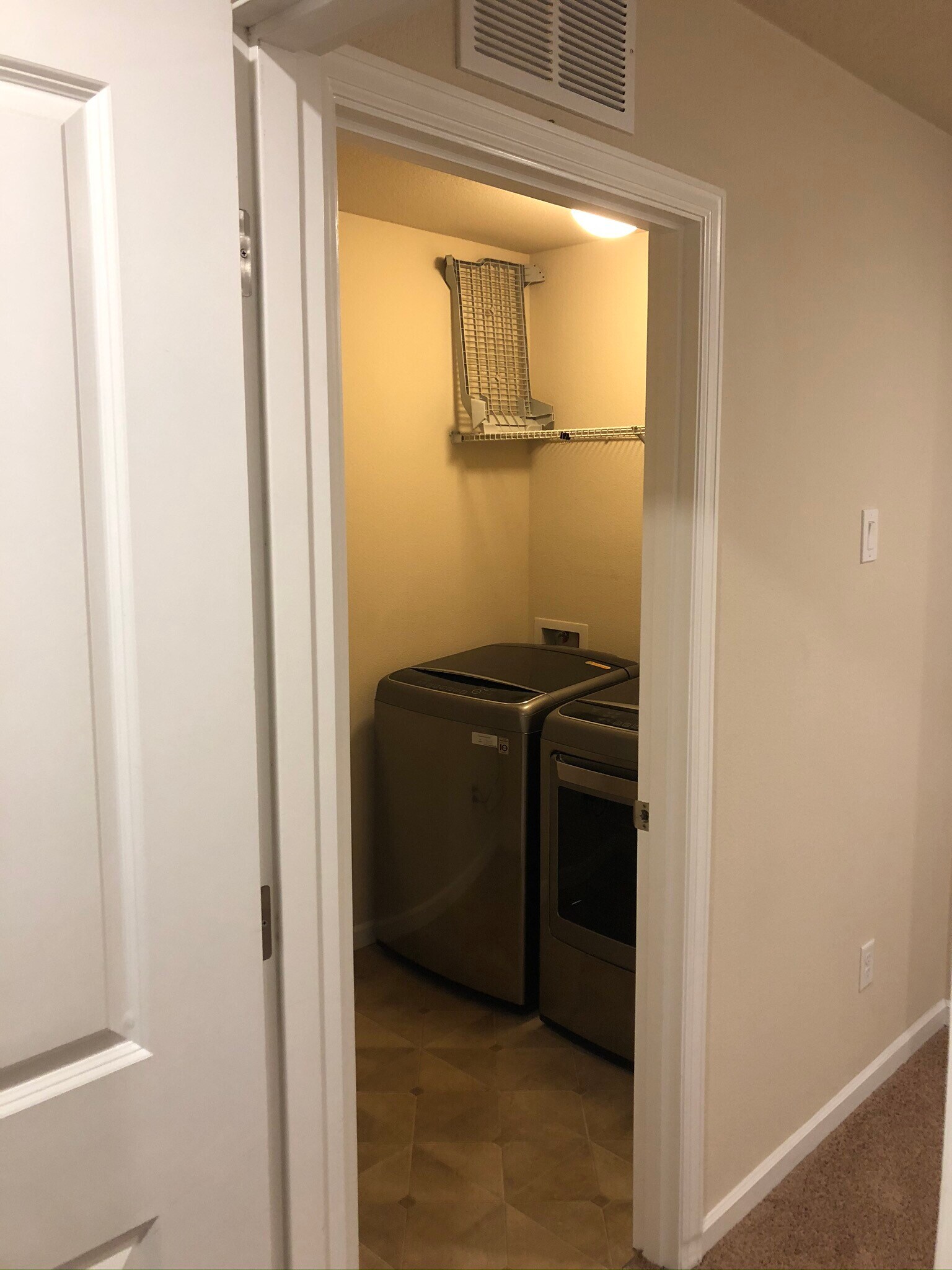 2nd Floor Landing Laundry - 15766 SE Nyla Way