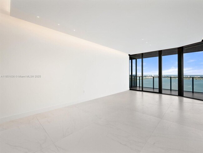 Building Photo - 700 NE 24th St