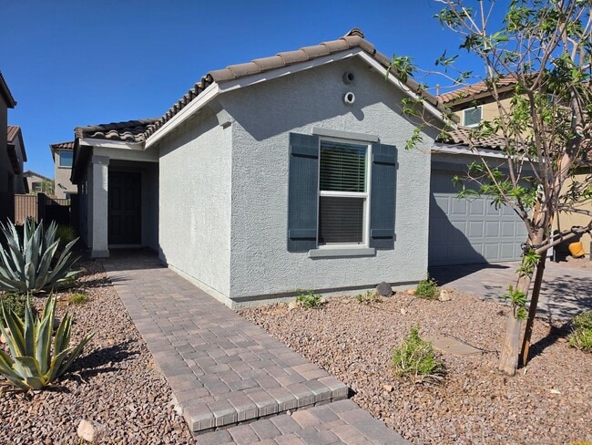 Building Photo - Newer 3 Bedroom Single Story Home in Gated Community