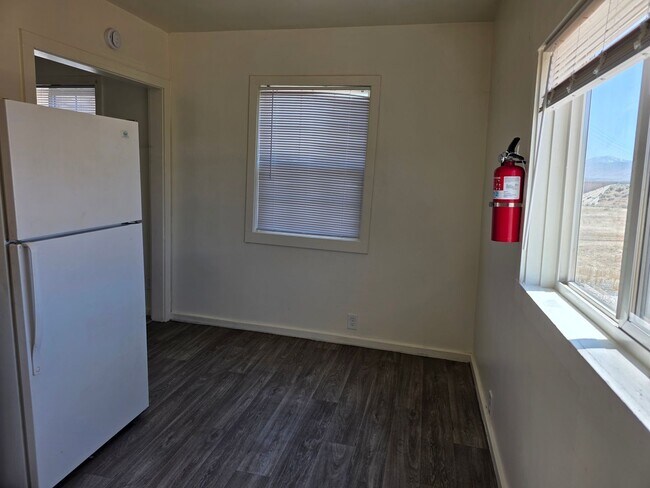 Building Photo - 410