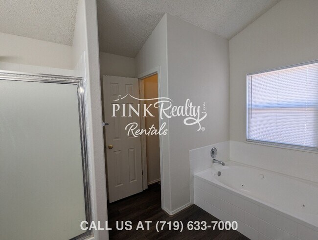 Building Photo - 955 Lords Hill Dr