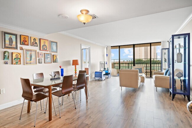 Building Photo - 5600 N Flagler Dr