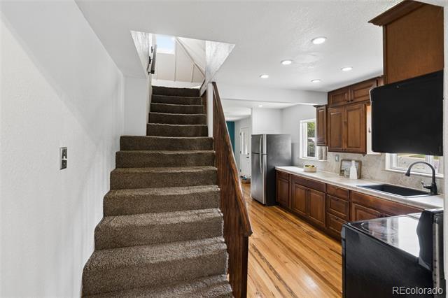 Building Photo - 556 S Canosa Ct