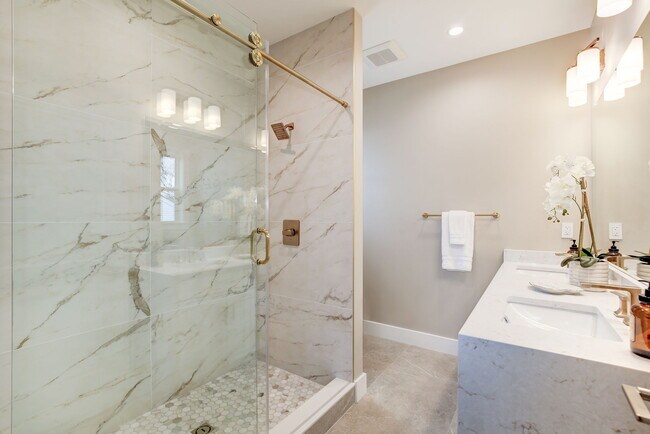 Building Photo - 2211 Farougi Ct