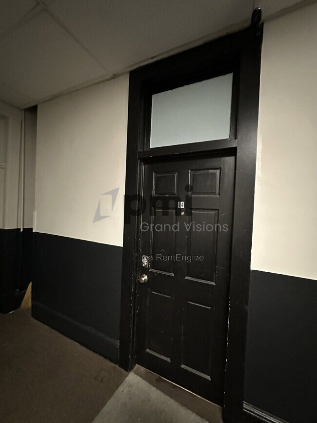 Building Photo - 601 Monroe Ave