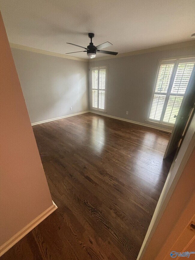 Building Photo - 1308 McClung Ave SE