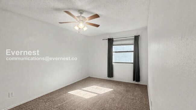 Building Photo - 900 Taulbee Ln