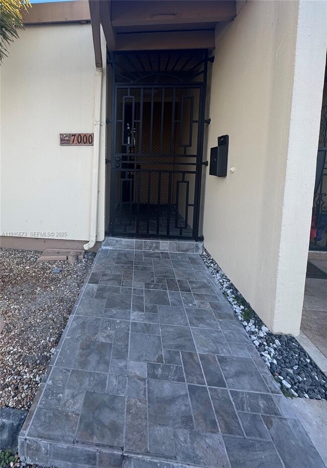 Building Photo - 7000 Crown Gate Ct