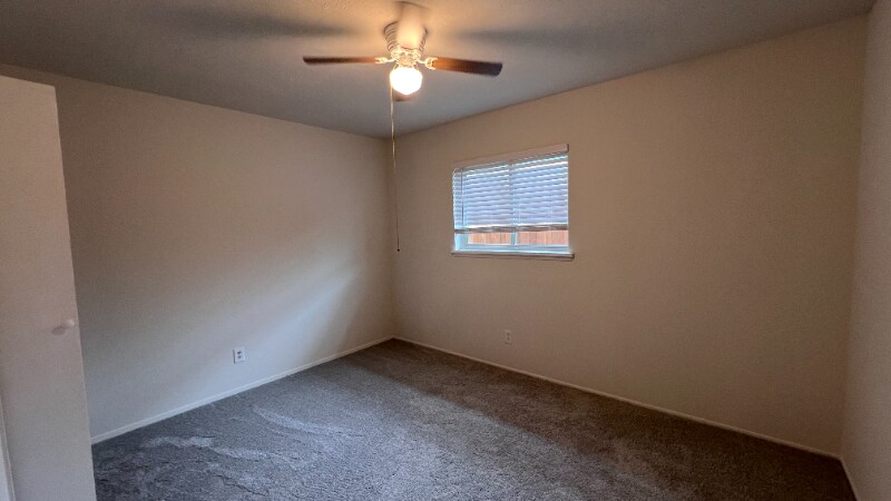 Building Photo - 1405 Meandering Way
