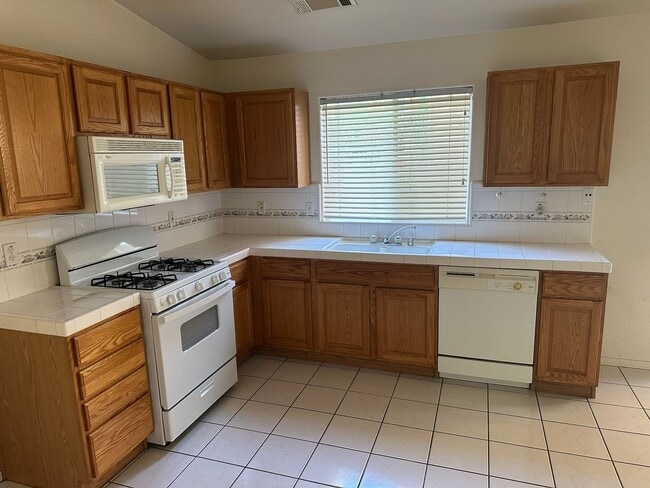 Building Photo - 4018 W Elowin Ct