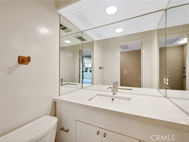 Building Photo - 540 Kelton Ave