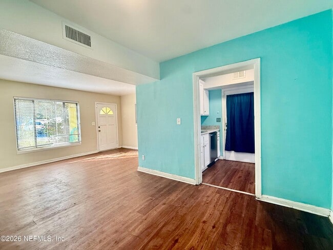 Building Photo - 7118 Pellias Rd