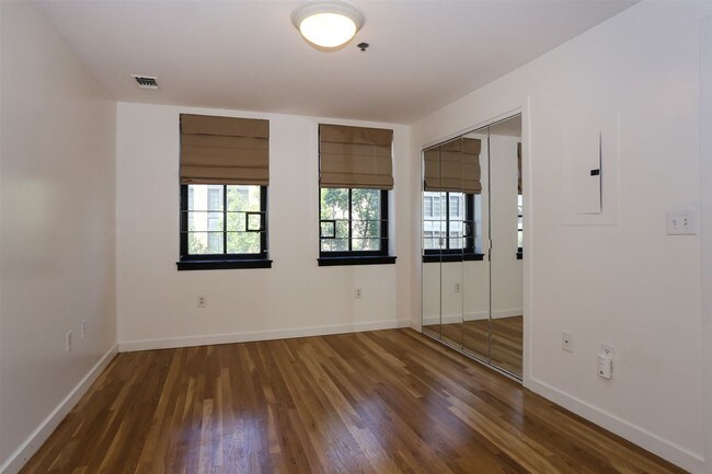 Building Photo - 1320 Bloomfield St
