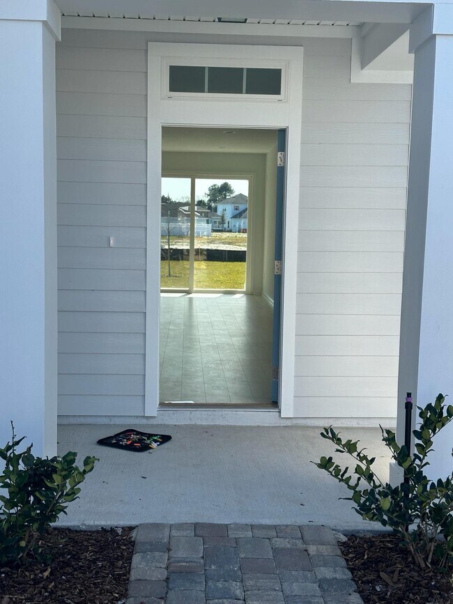 Building Photo - 572 Silver Landing Dr