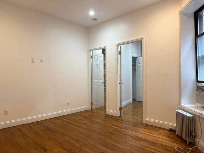 Building Photo - 215 E 4th St