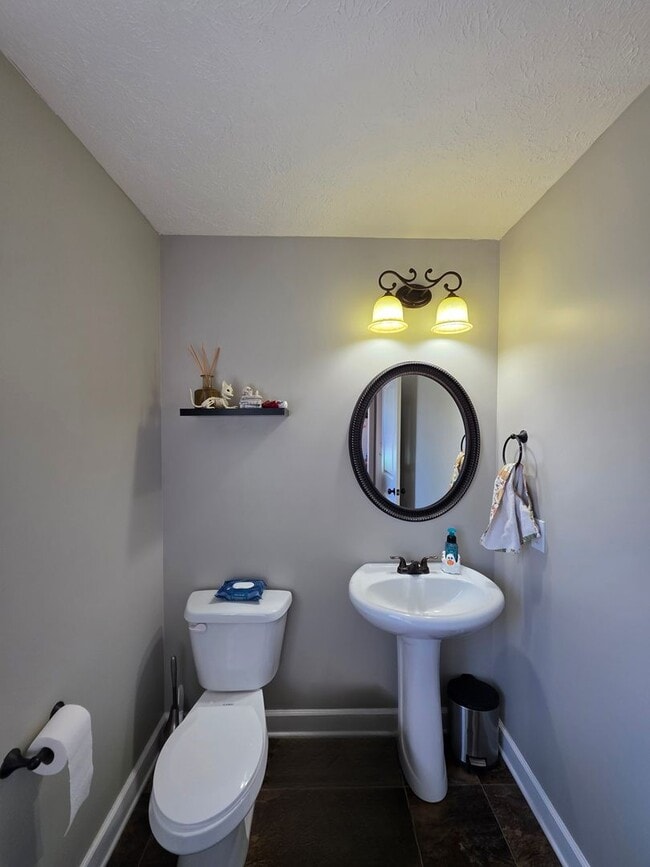 Building Photo - Charming 2-Story Home Available This Novem...