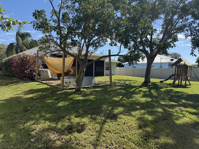 Building Photo - 1835 17th Ave SW